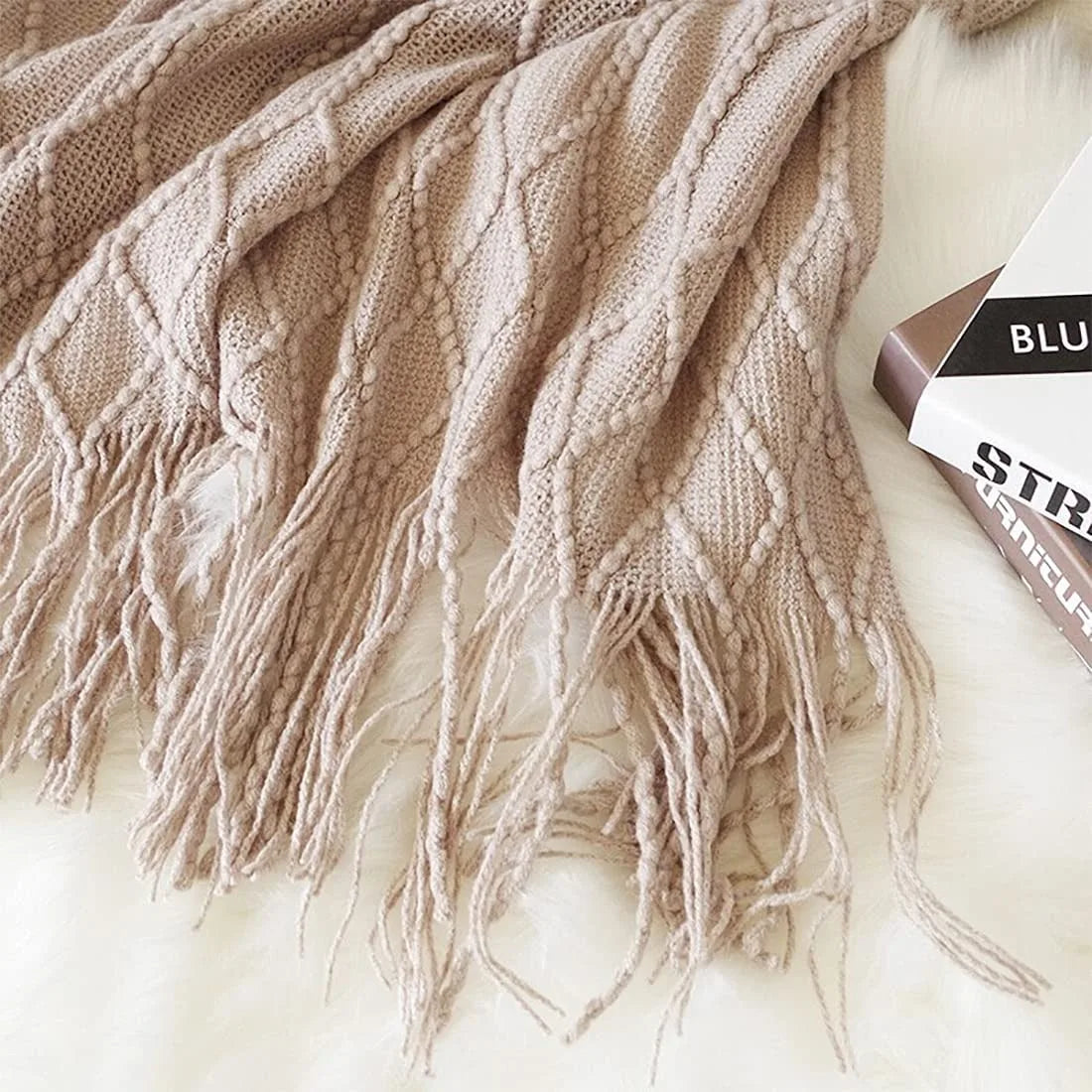 Couvertures tricotées nordiques avec glands